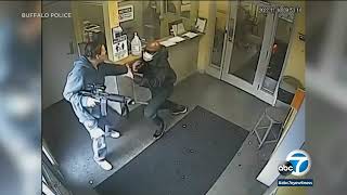 Security guard pounces on armed man at New York medical clinic screenshot 4