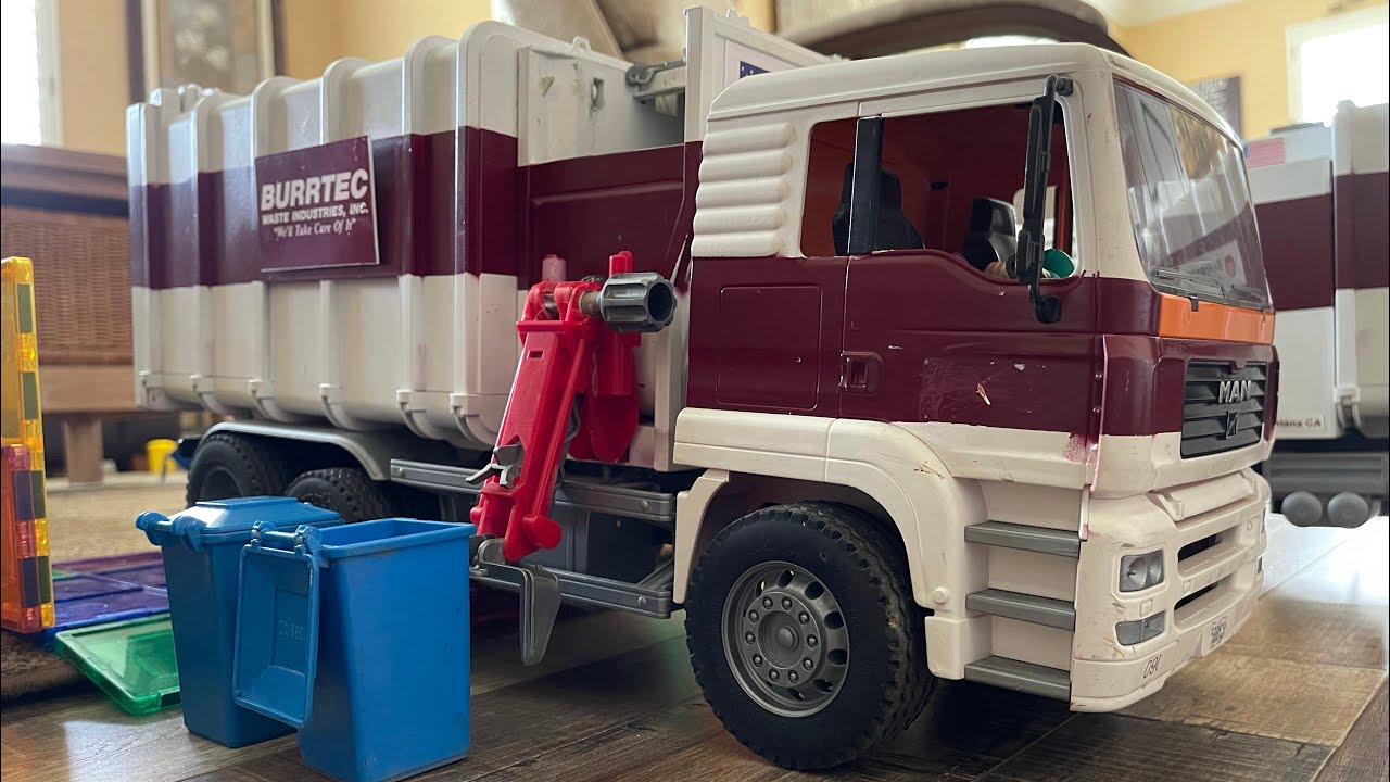 Toy Garbage Trucks in Action!