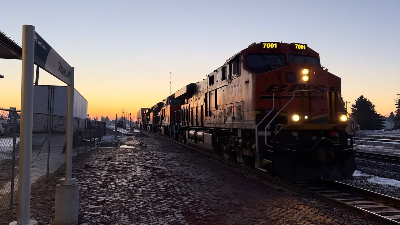BNSF #7001 leads this 4x1 intermodal with H1 BNSF #977 