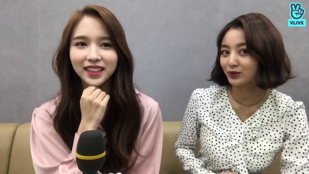 TWICE  |  MINA and JIHYO  |  Hello Counselor waiting room
