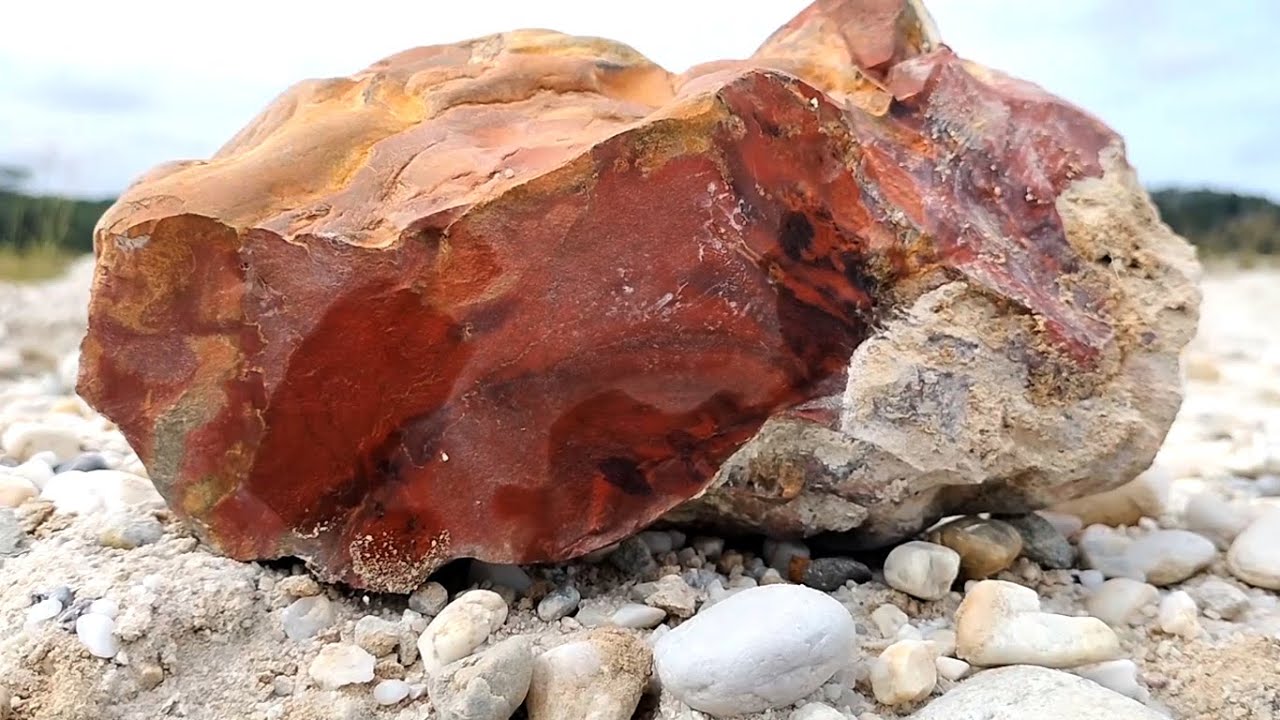 Дорого!.. Открытие самых качественных валунов красной яшмы
