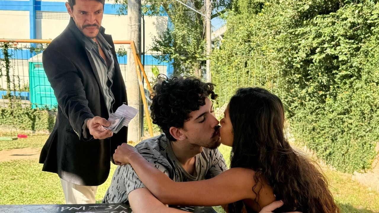 Ela recebeu esse presente sem que ele percebesse