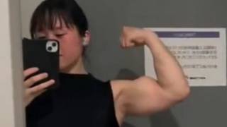 This Beautiful Asian Girl Shows Off Her Excellent Biceps