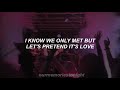 Gambar cover one direction - live while we're young // lyrics