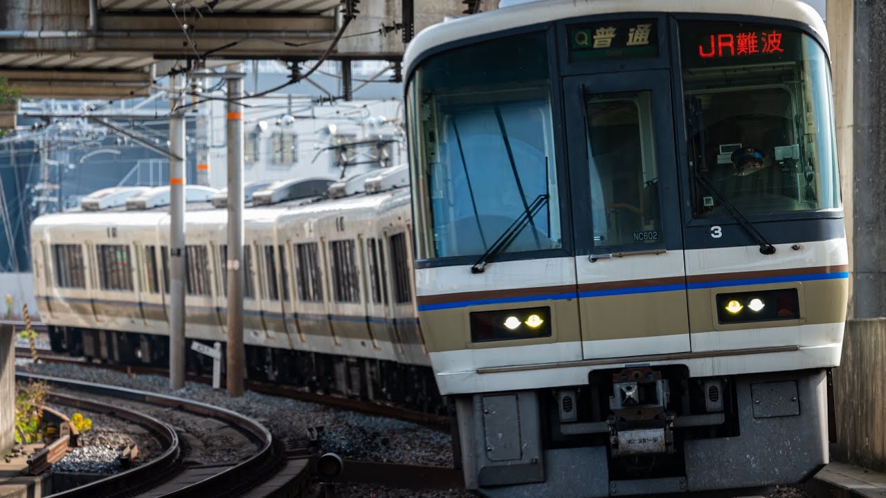 [日本鉄道] JR서일본 야마토지선 221계 도착 / JR西日本 大和路線 221系 - YouTube