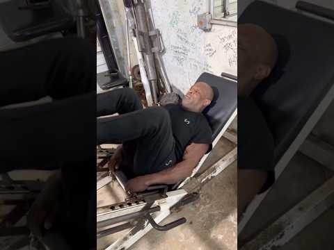 Ronnie Coleman warming up the Legs before workout