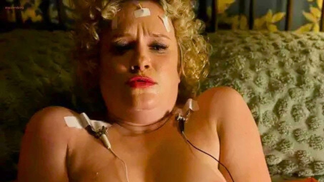 Nicholle Tom Bikini Photos Which Are Inappropriate For Even Adults