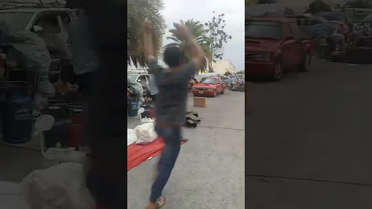 Bangkok Street Traders have to scatter as Rain - Wind - Storm erupts 🙏 