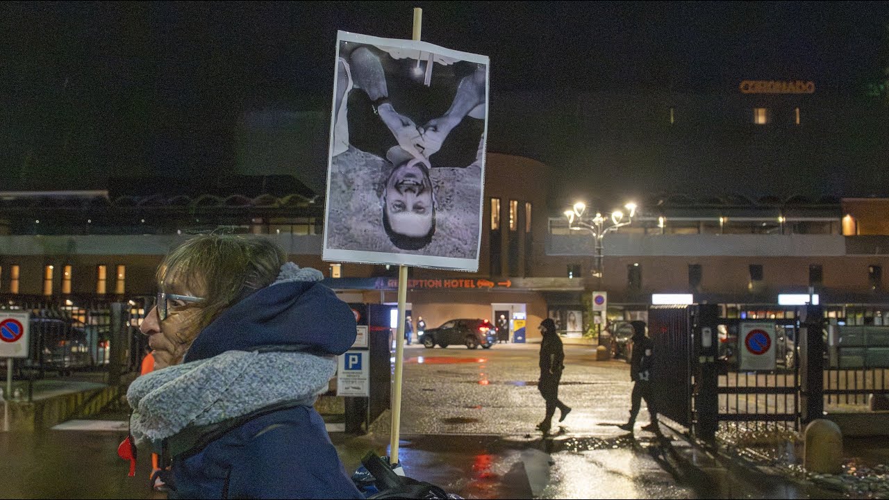 LISCIO E MACCHIATO - VANNACCI, TRA APPLAUSI, FISCHI E DISORDINI. E NUOVE OMBRE SUI SOLDI DEI MORETTI