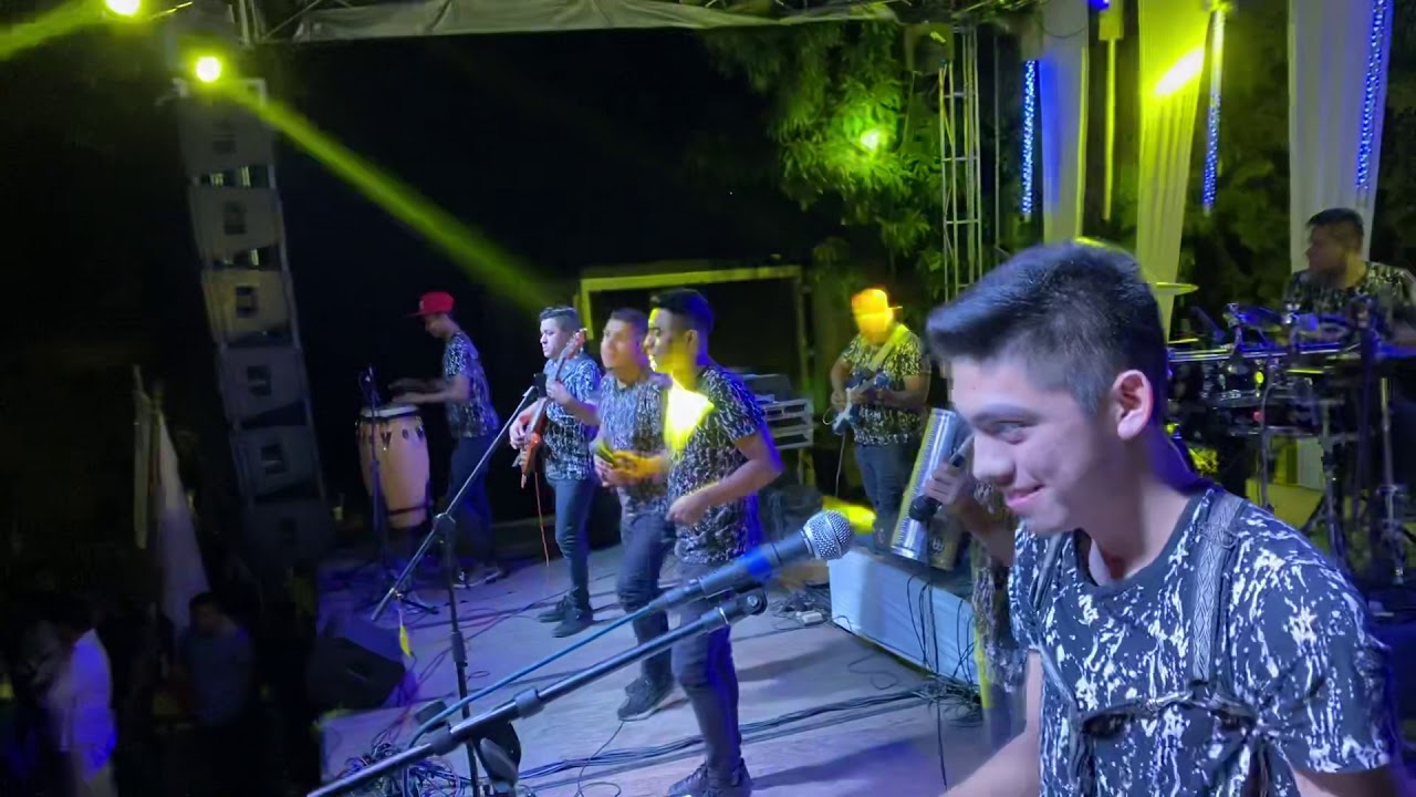 La Tropilla de Miguel Camero (San Pedro Jicayan, Oax.) Muévelo mi negra/ Ella se fresea/Sones.