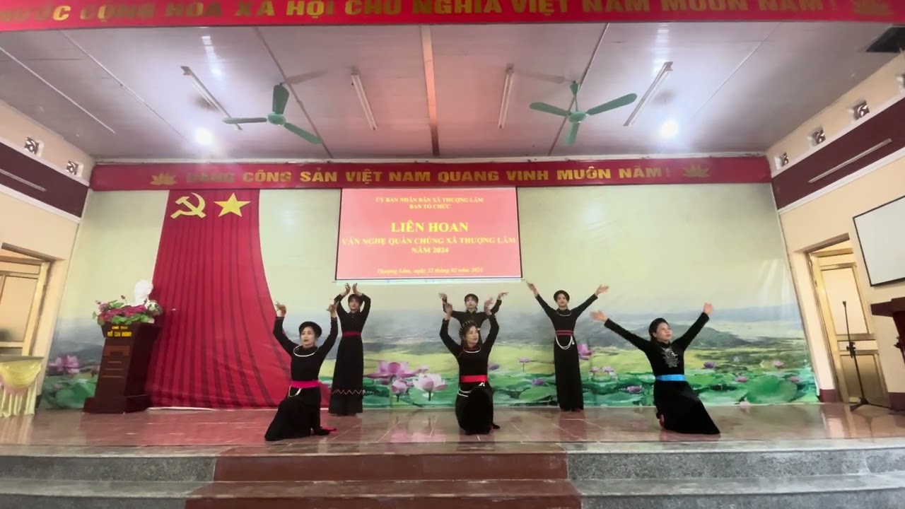 Múa gái Tuyên - hội diễn văn nghệ xã Thượng Lâm