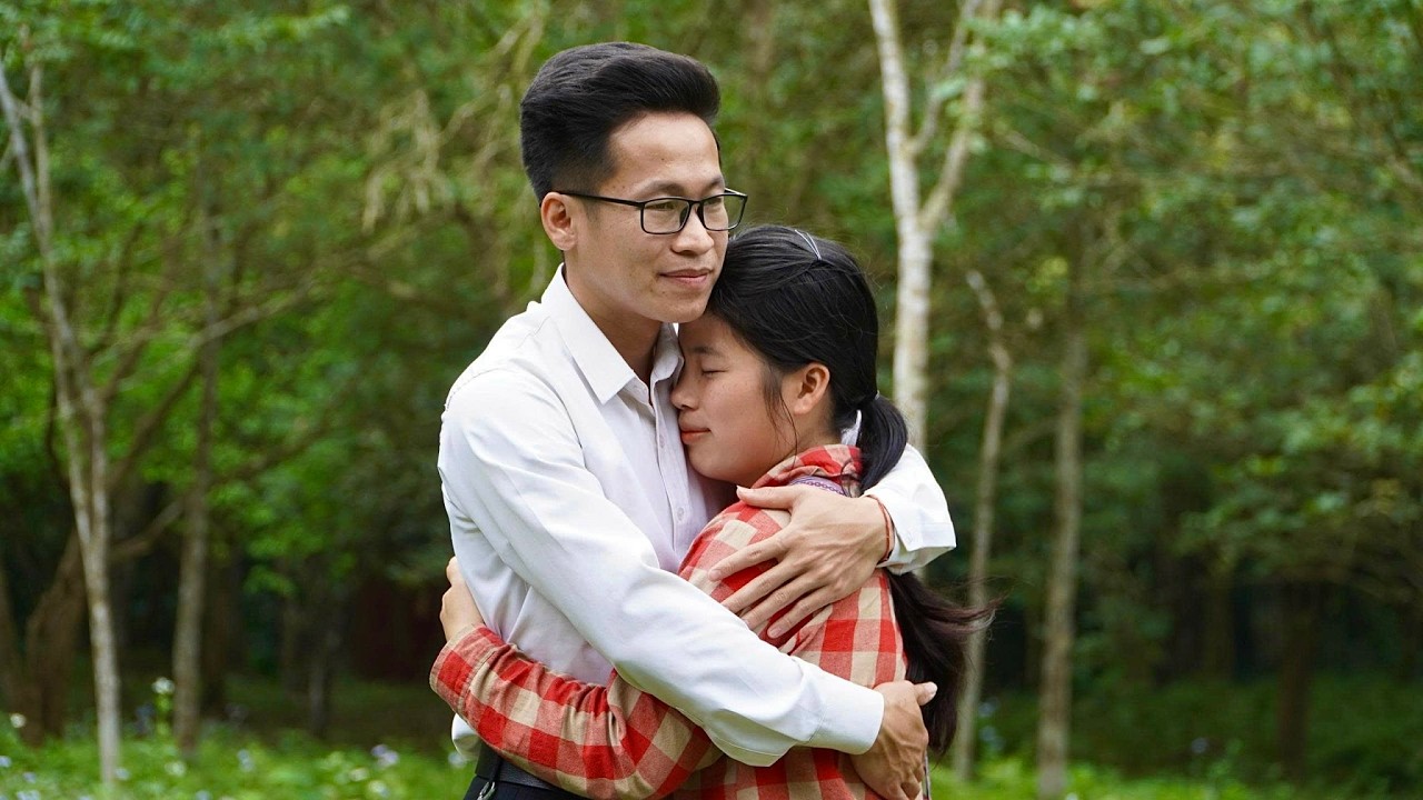 What Caused the Single Mother to Disappear After a Warm Embrace with the Kind Engineer?