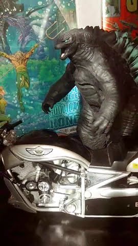 La nueva moto de Godzilla. - YouTube