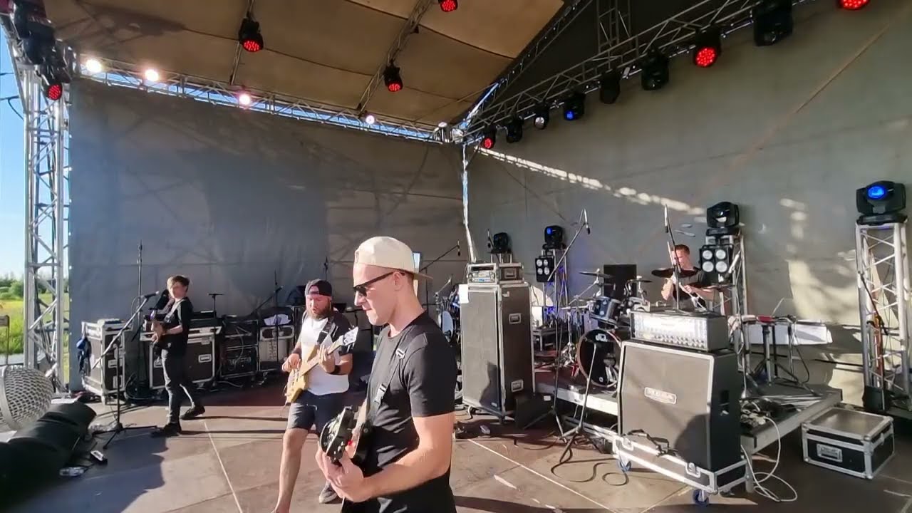 Deceiving lights  -  moving straight