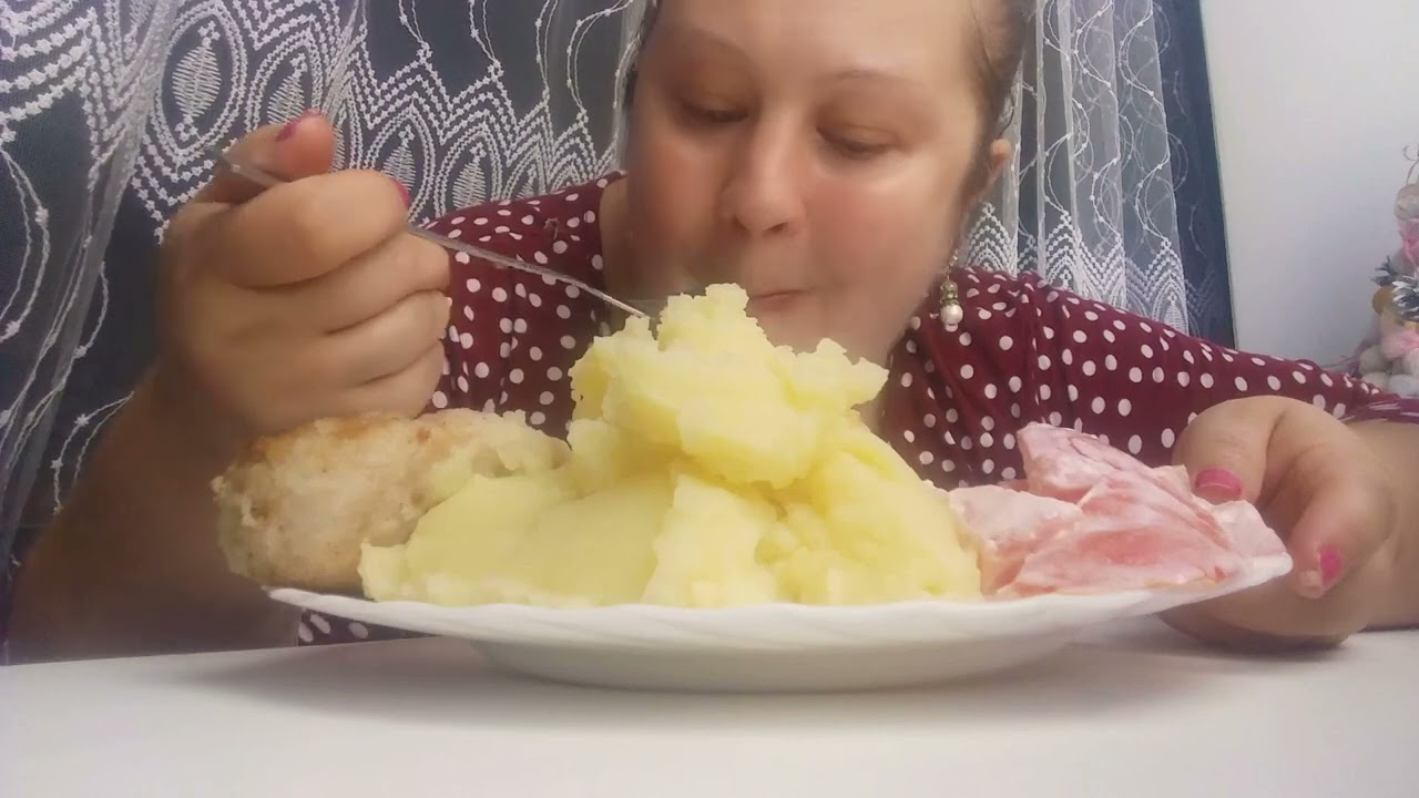 МУКБАНГ ВКУСНО И ПО ДОМАШНЕМУ😍ПЮРЕ КОТЛЕТЫ САЛАТ САЛО