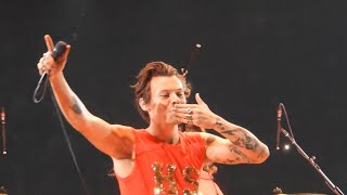 Harry Styles - “Keep Driving” live in Toronto (15/08)