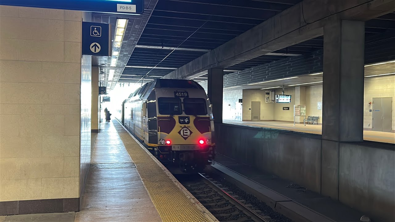 New Jersey Transit 4519 Erie Lackawanna locomotive under the wires at Secaucus