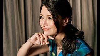 山口真由「ハイスペックな彼女には芸術家的開襟シャツが効く⁉ の巻」｜作家・水野敬也がデート！｜ Esquire Japan
