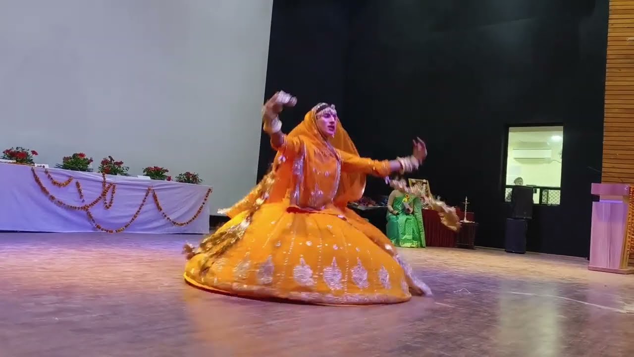 जवाहरलाल नेहरू मेडिकल कॉलेज अजमेर में तू मारो कोन लागे गाने पर शानदार मर्यादित प्रस्तुति देते हुए।