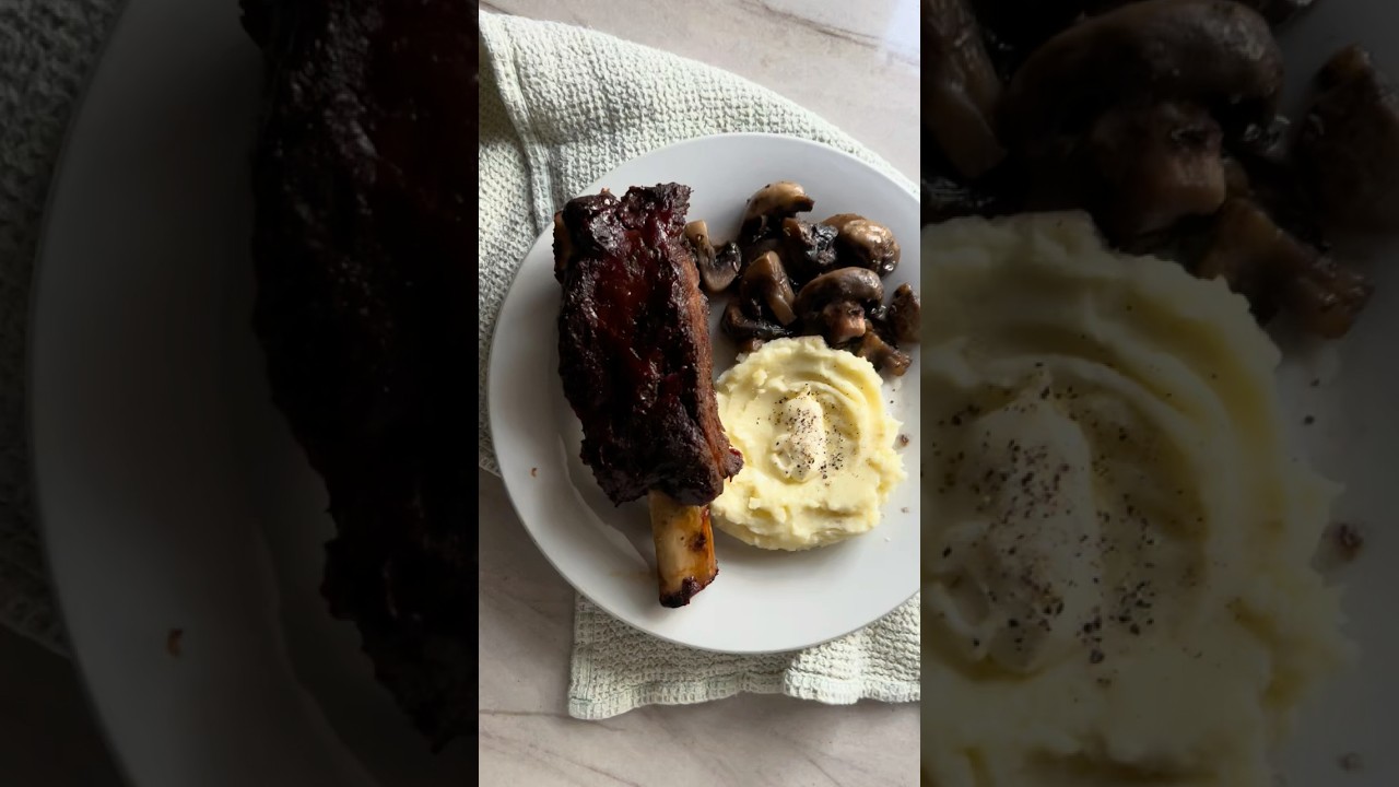 The juiciest oven baked beef ribs 