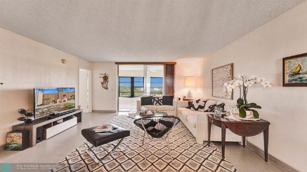 14527 Bonaire Blvd, Delray Beach, FL Presented by Damiana Mendes Ponce.