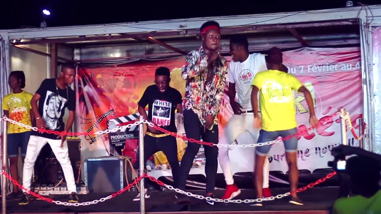 Manzor MOB sur la scène de Youki Cinétour