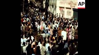 SYND 5-1-73 STUDENTS PROTEST OUTSIDE US INFORMATION SERVICE BUILDING IN DACCA