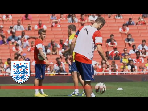 Calum Chambers keepy