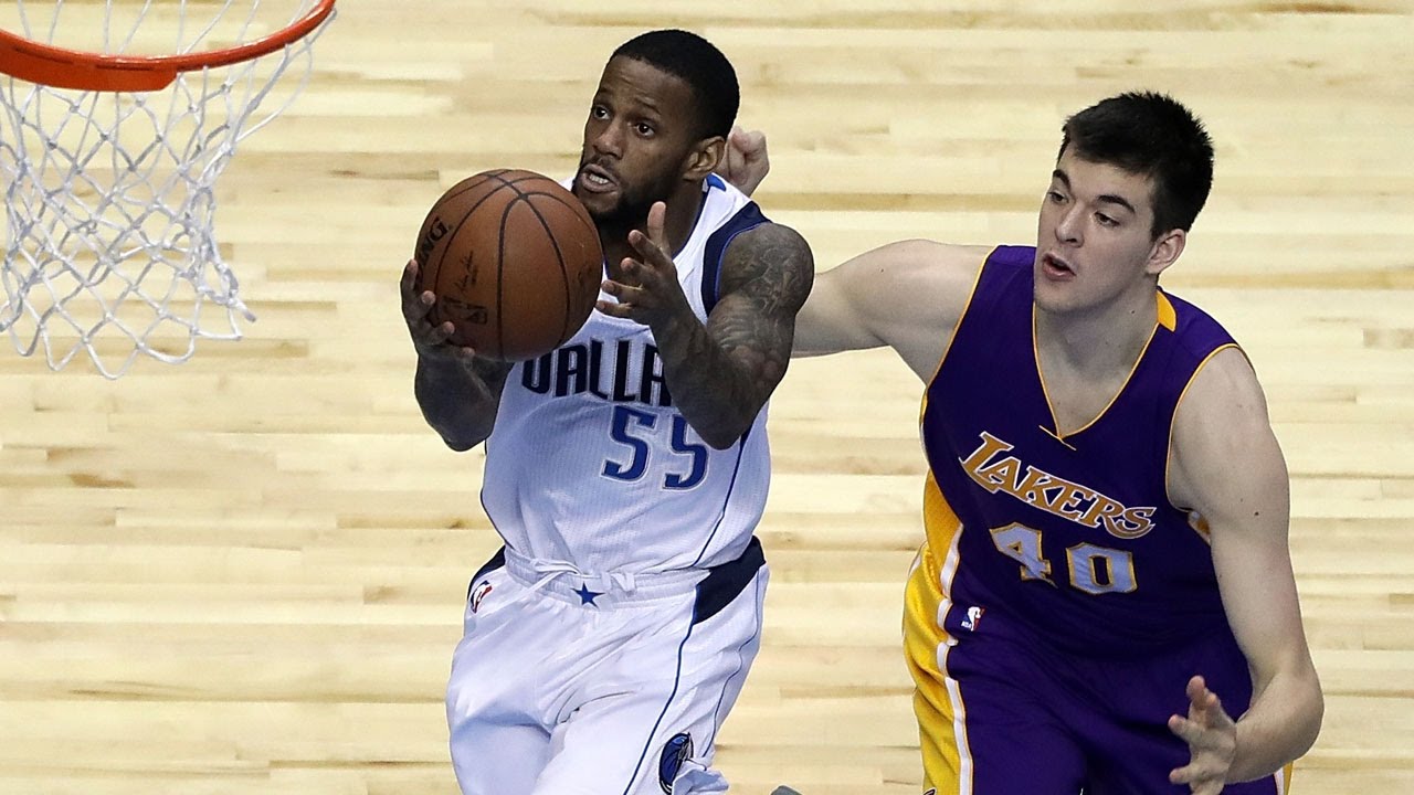 Pierre Jackson Posts 10 Points & 5 Assists in 18 Minutes for the Mavs