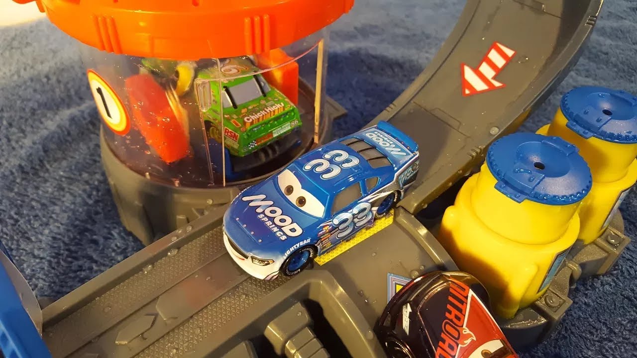 Disney/Pixar 5 Cars Unboxing and Drive on the Race & Rinse Car Wash ...