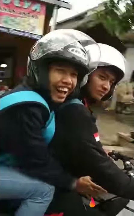 Naik Motor Dari Belakang Sexi hahaa