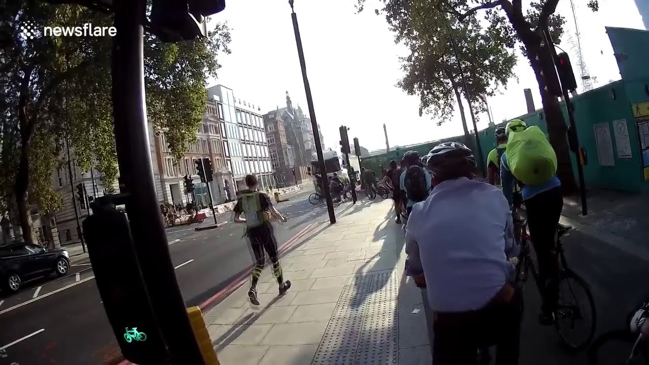 Lorry nearly ploughs into group of cyclists - YouTube