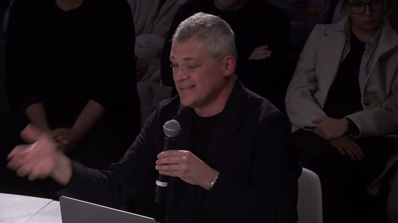 HOW HEAVY IS A CITY? / John Palmesino and Ann-Sofi Rönnskog