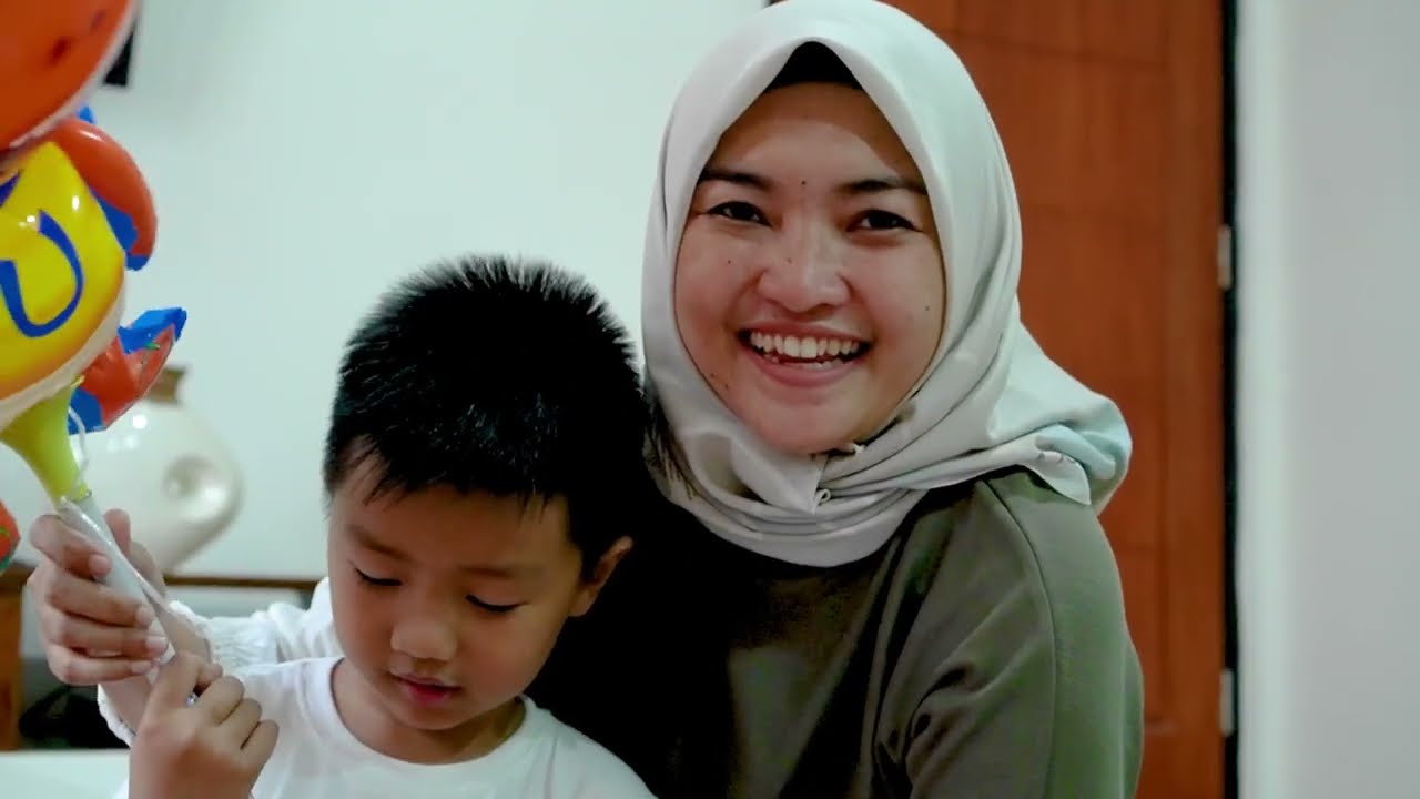 PULANG SEKOLAH DAVIN BELIIN BALON UPIN UNTUK VINO | Davino Vlog