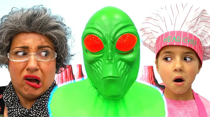 Ruby and Bonnie Pretend Play with Green UFO Alien ...