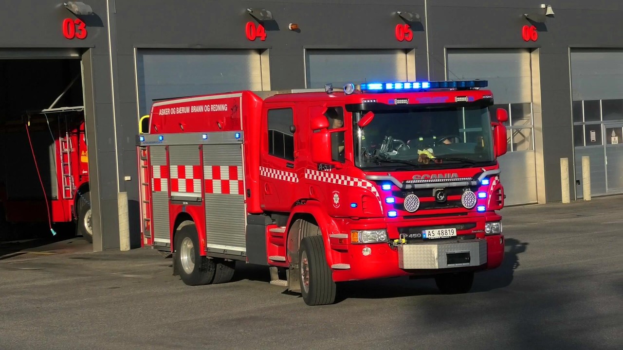 ST.RØYKEN (A51) ABA asker bærum brann og redning brannbil i utrykning Feuerwehr auf Einsatzfahrt