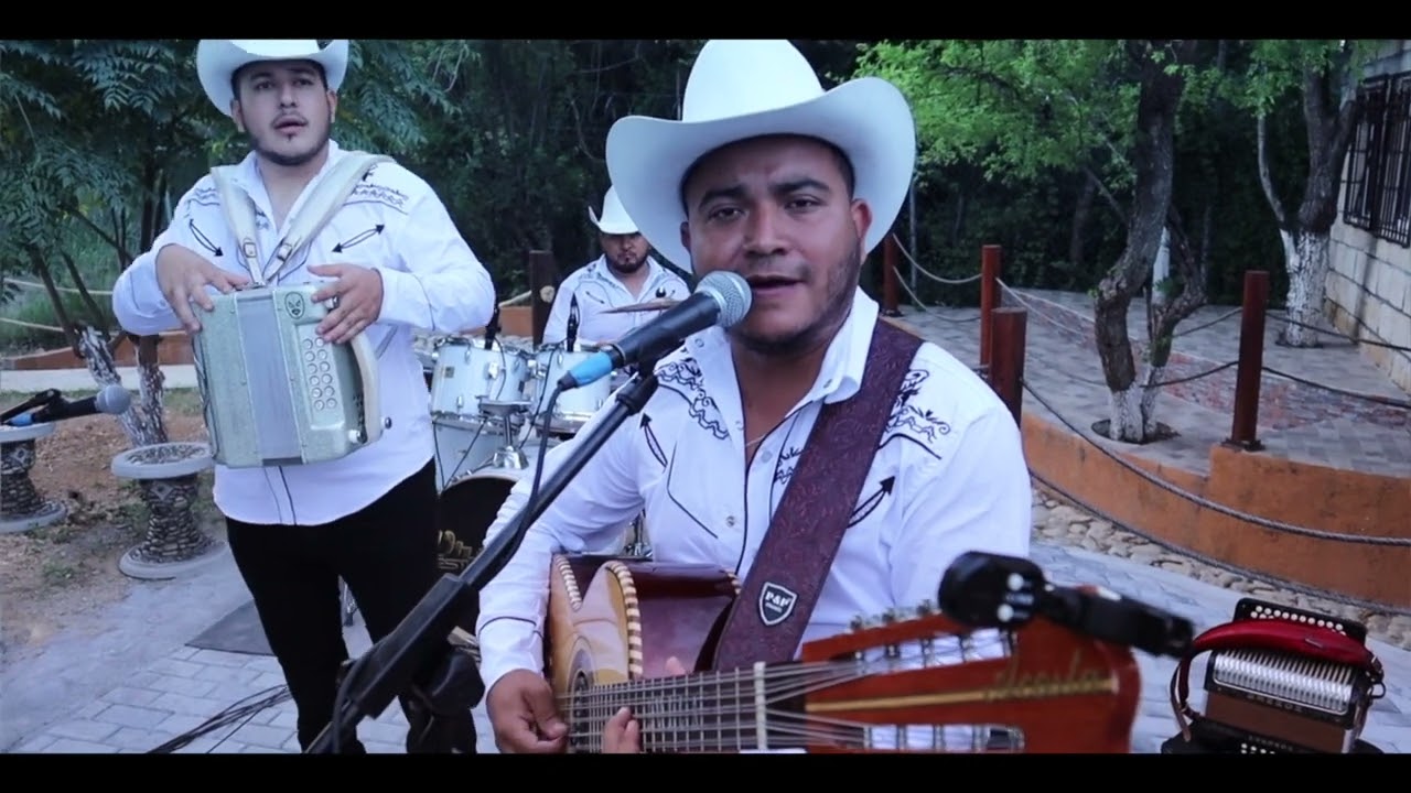 Con Olor a Hierba/Volveré - 4 Regios ft. Artemio Peña Jr. y el Tráiler - (En vivo) - Urano 7 Estudio