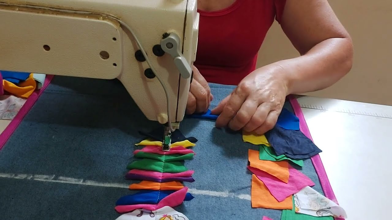 FIZ ESTE TAPETE REAPROVEITANDO RETALHOS DE MALHA BEM PEQUENOS.