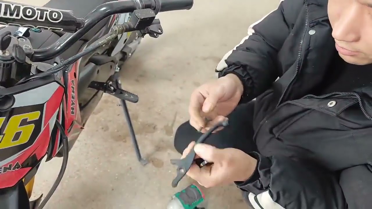How to replace the brake lever in a Neo Outlaw 1200w 48v electric dirtbike