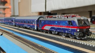 Roco Vectron Nightjet + L.S.models Wagens 11cars long Mega set on wide curve R9 (32\