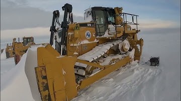 CAT D7 DeBlizzard and Start in Antarctica