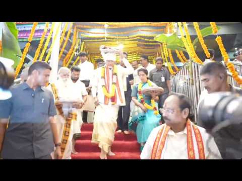 Chandrababu and his wife offer silk garments to the Goddess