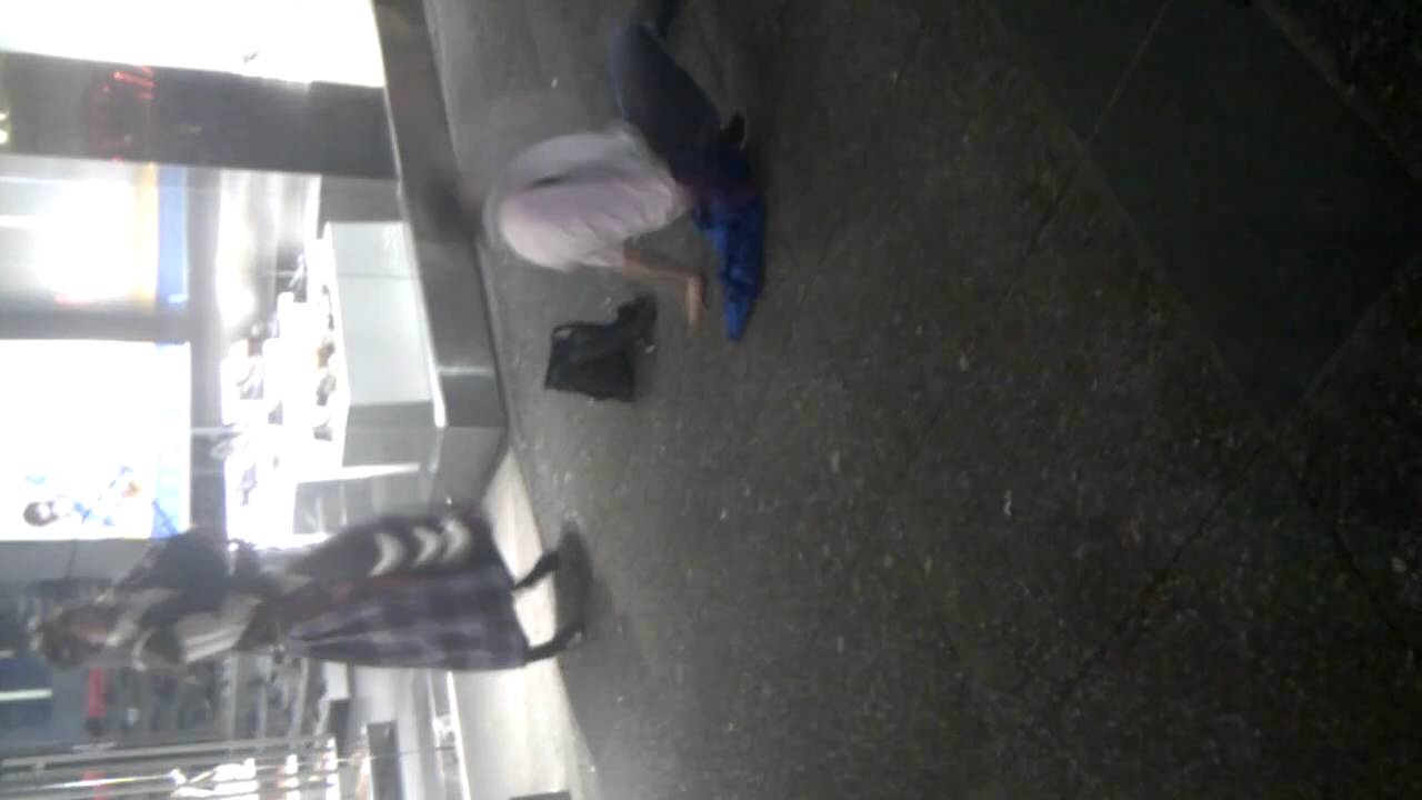 Irish Bboy breaking to bagpipes