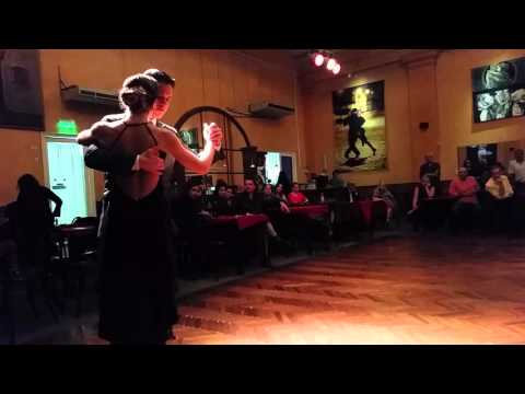 Adriel Bournissen y Soledad Mallo en Soho Tango - El bazar de los jueguetes