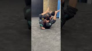 Overhook triangle armbar