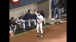 Scott Leius (MIN) hits a homerun in the 8th inning, giving the Twins a 3-2 lead (Game 2) Details