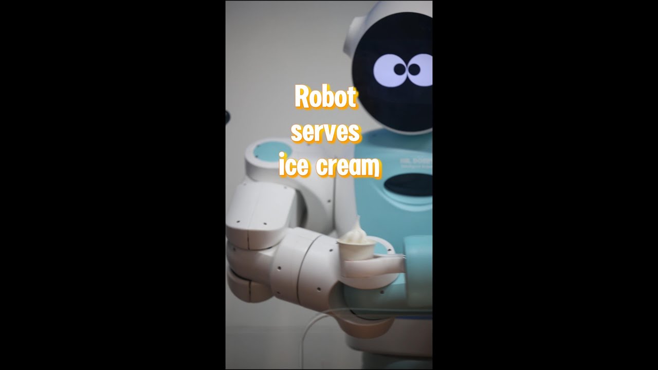 Robot serves ice cream at media center for SCO Tianjin Summit