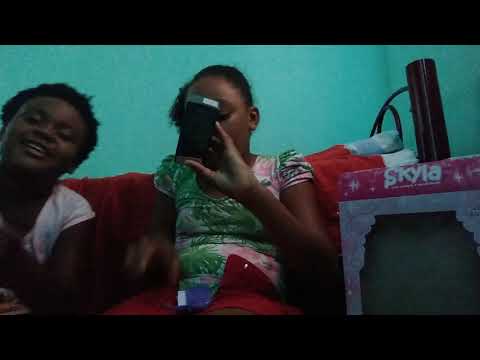 Brincando de boneca com minha prima