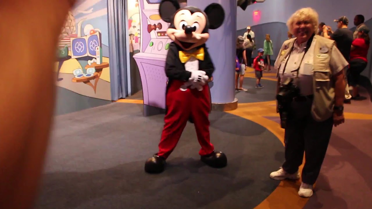 Meeting Mickey Mouse at Epcot Character Spot 2016 - YouTube