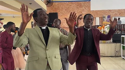 Powerful Sunday Pentecost Praise led by Elder Step...